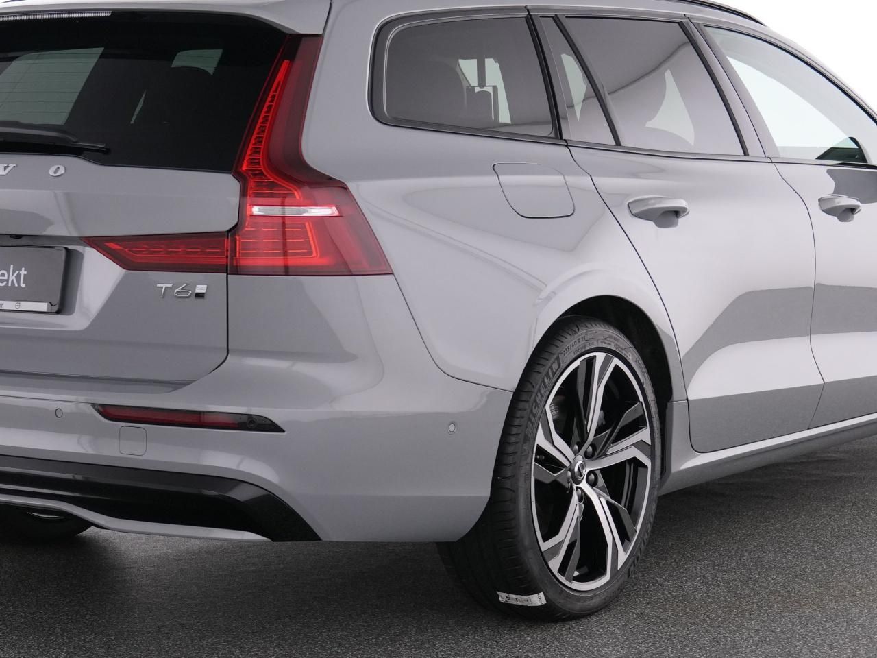 Volvo V60 T6 Recharge AWD PlusDark+AHK+PANO+360°+LM 19