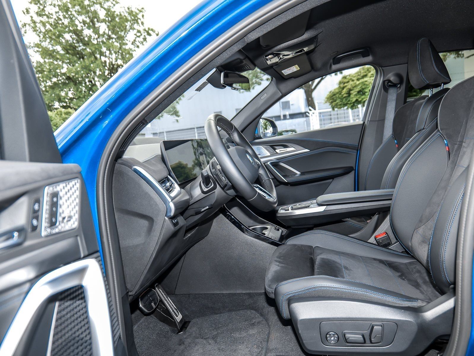 BMW iX2 xDrive30 M-Sportpaket+AHK+HUD+Memory-Sitz+AC