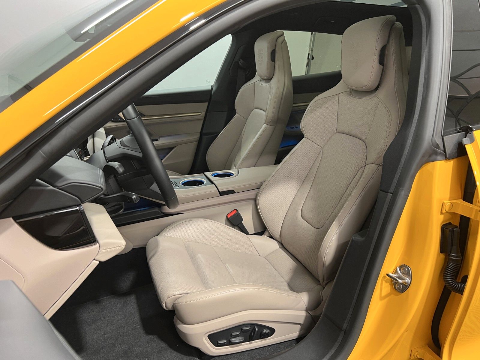 Porsche Taycan Cross Turismo 4S
