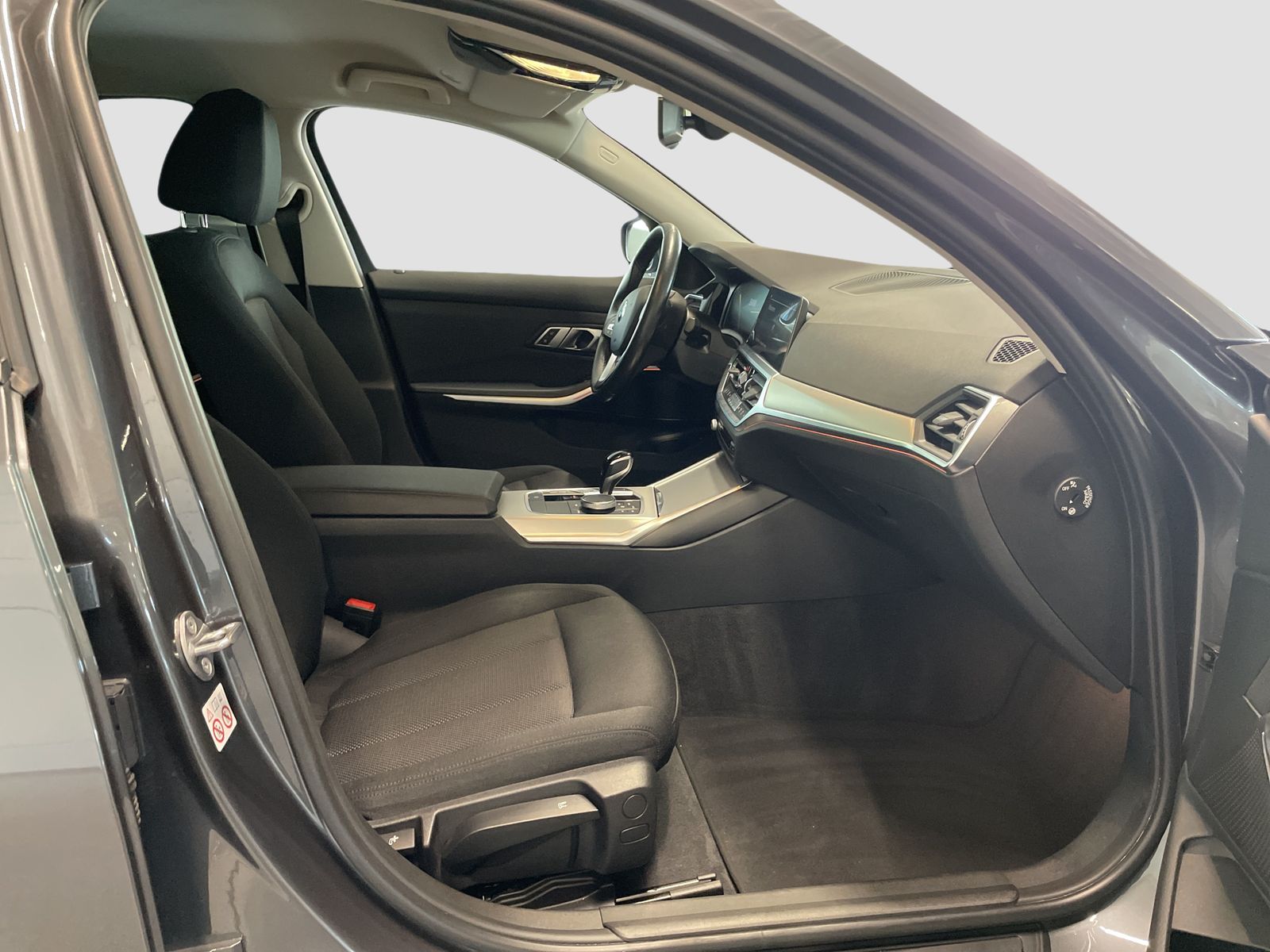 BMW 320i Touring - Samsaru's Car Outlet