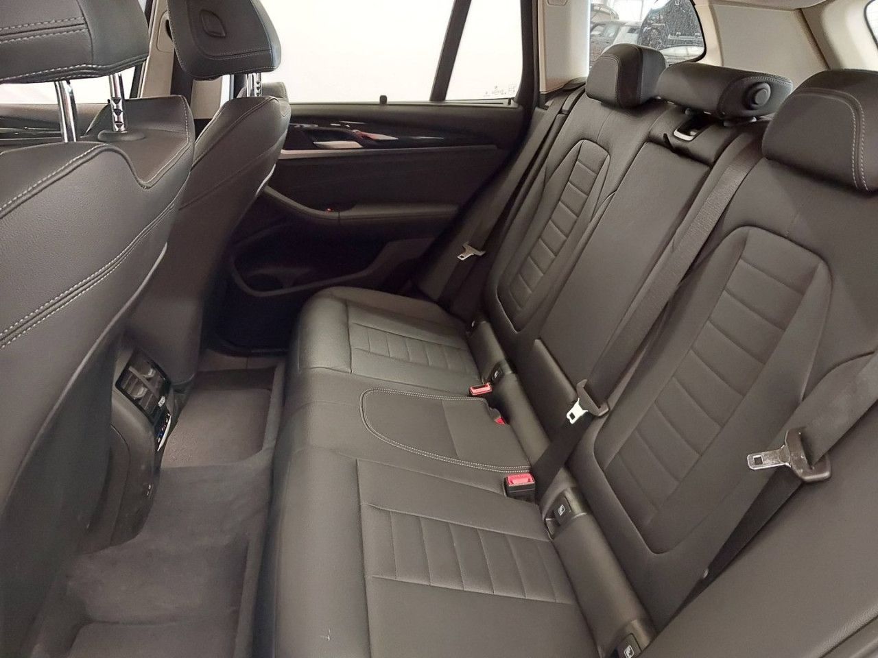 BMW X3 xDrive20i - Samsaru's Car Outlet