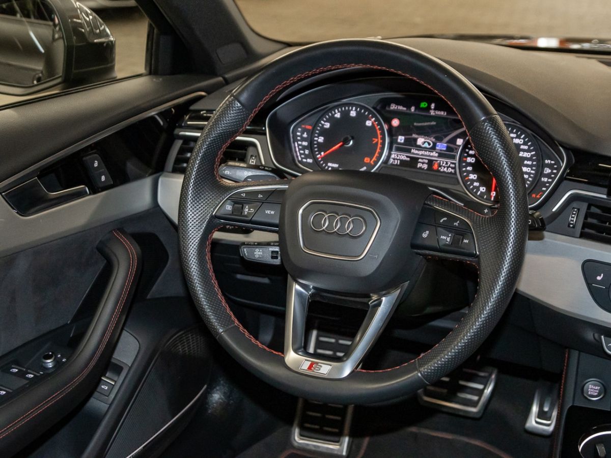 Audi A4 Avant 45 TFSI quattro S line - Samsaru's Car Outlet