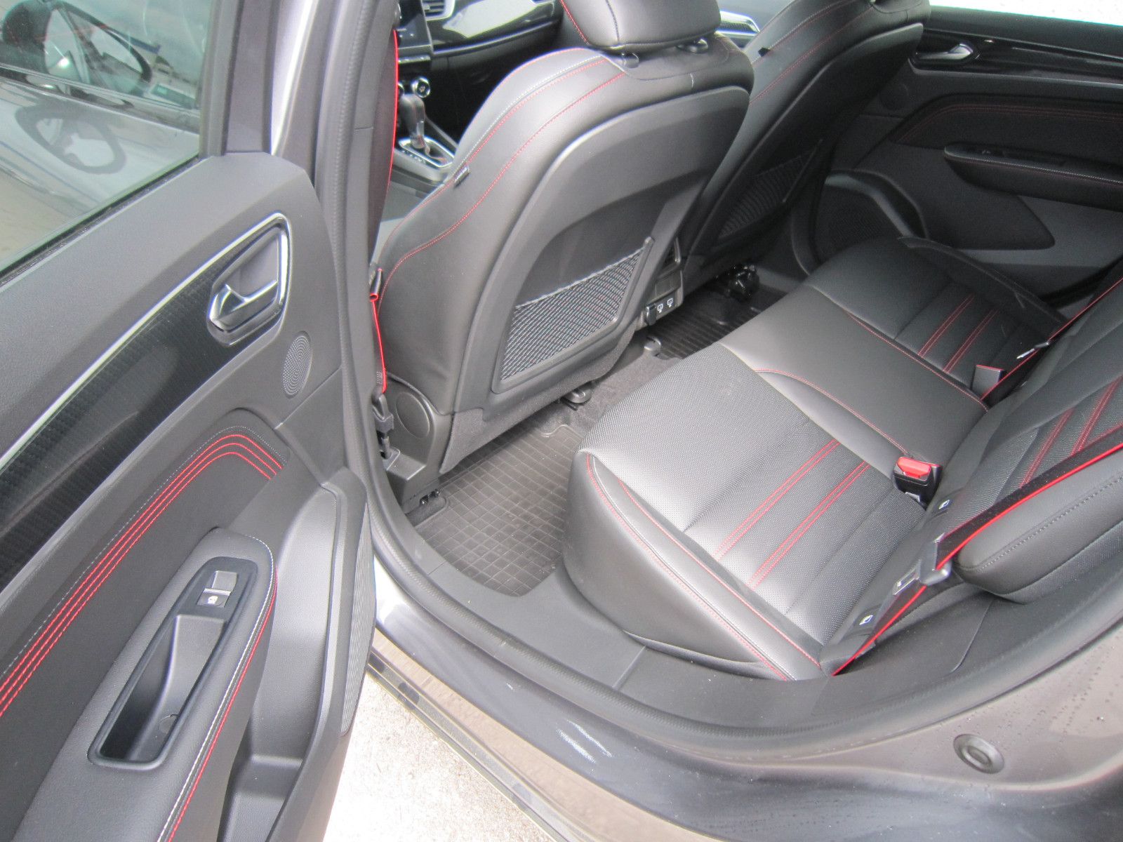 Renault Arkana 1.3 TCe R.S. Line - Samsaru's Car Outlet