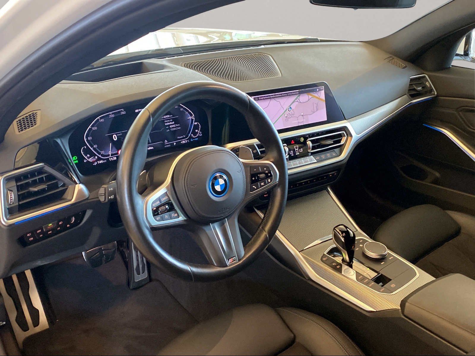 BMW 330e Touring M Sport - Samsaru's Car Outlet