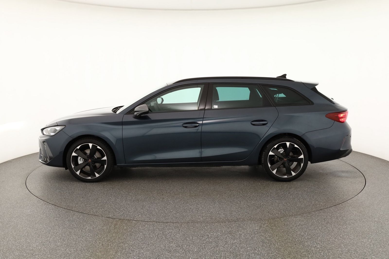 Cupra Leon ST 2.0 TDI DSG - Samsaru's Car Outlet