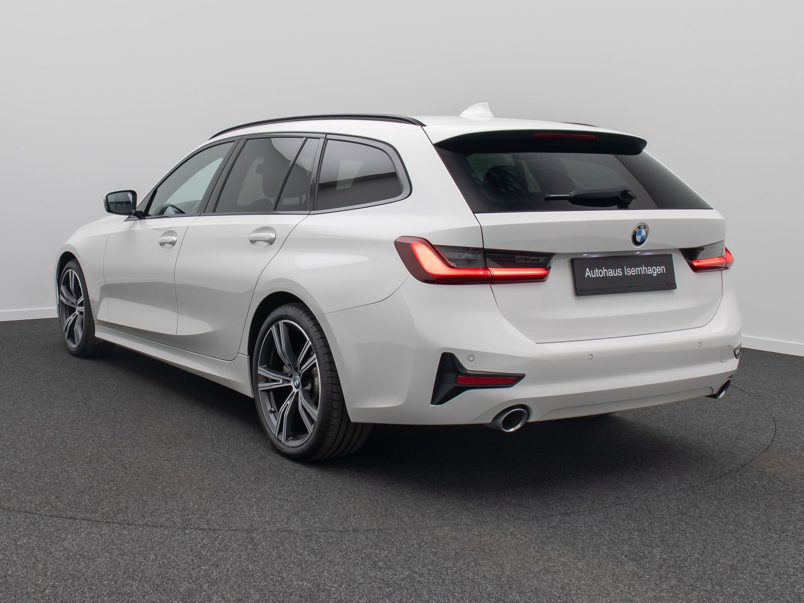 BMW 330i Sport Line - Samsaru's Car Outlet