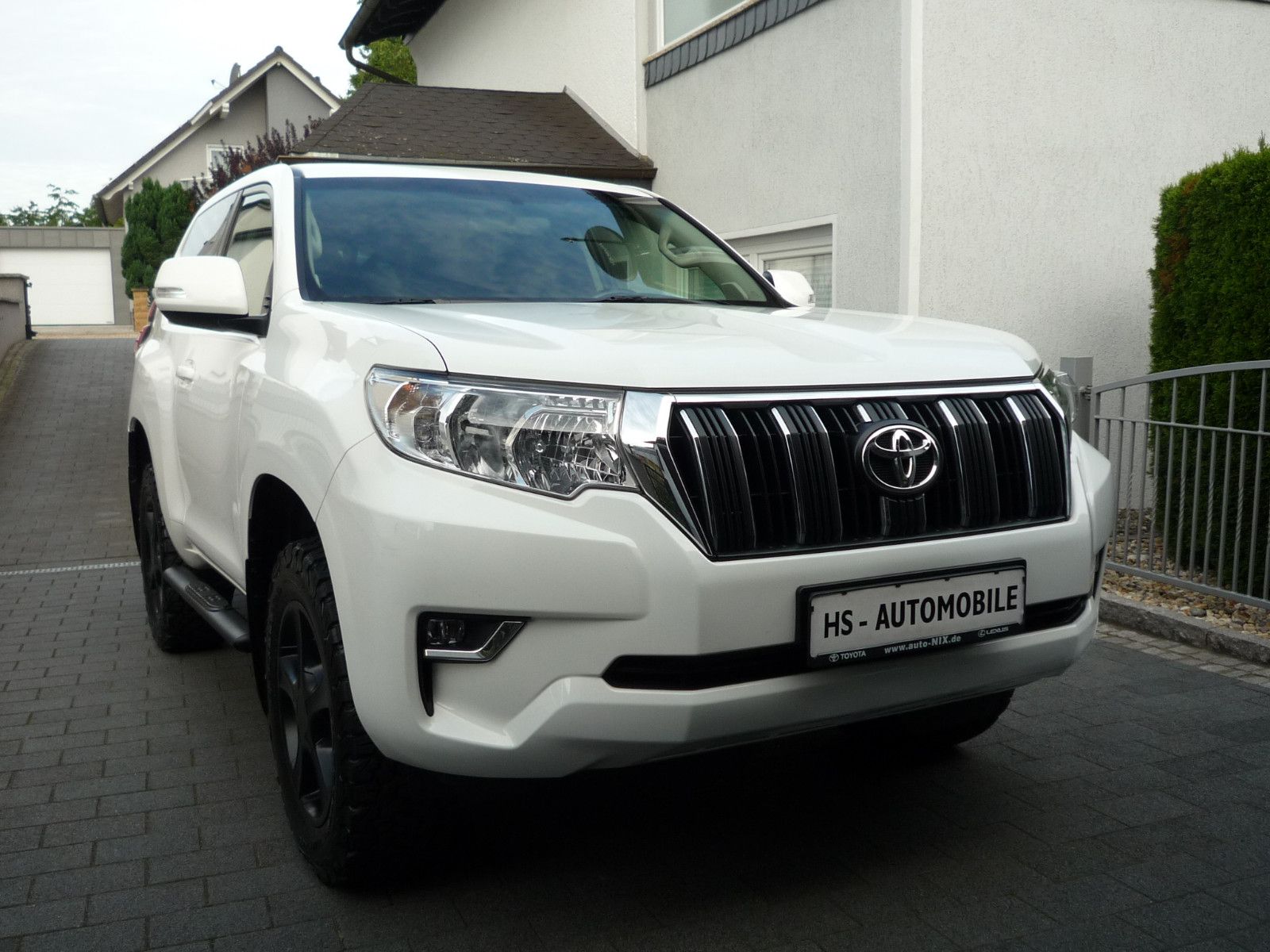Toyota Land Cruiser Comfort/TEMPO/STHZ/AHK/RFK/NAV/1.HD