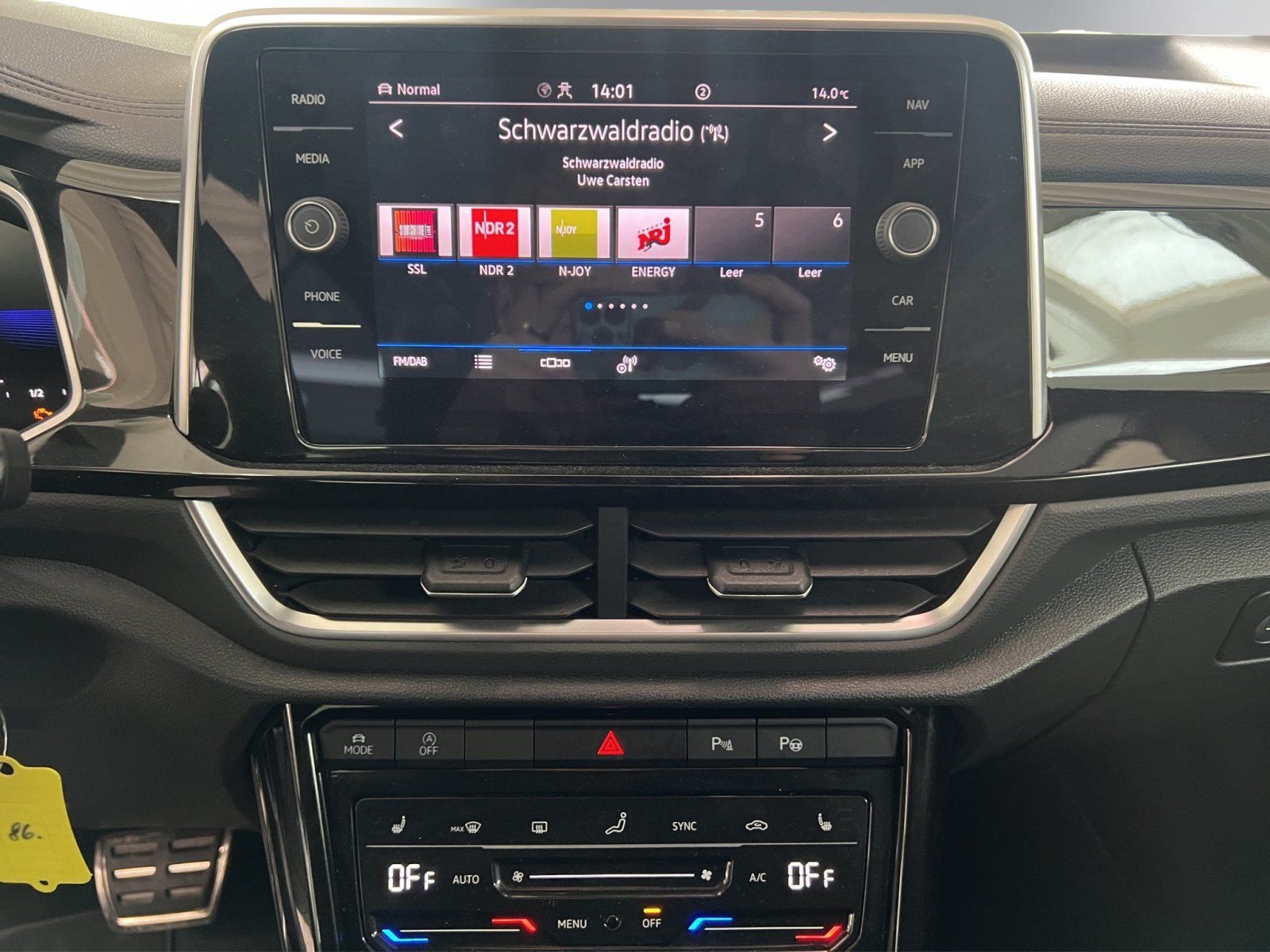 Volkswagen T-Roc 1.5 TSI R-Line - Samsaru's Car Outlet