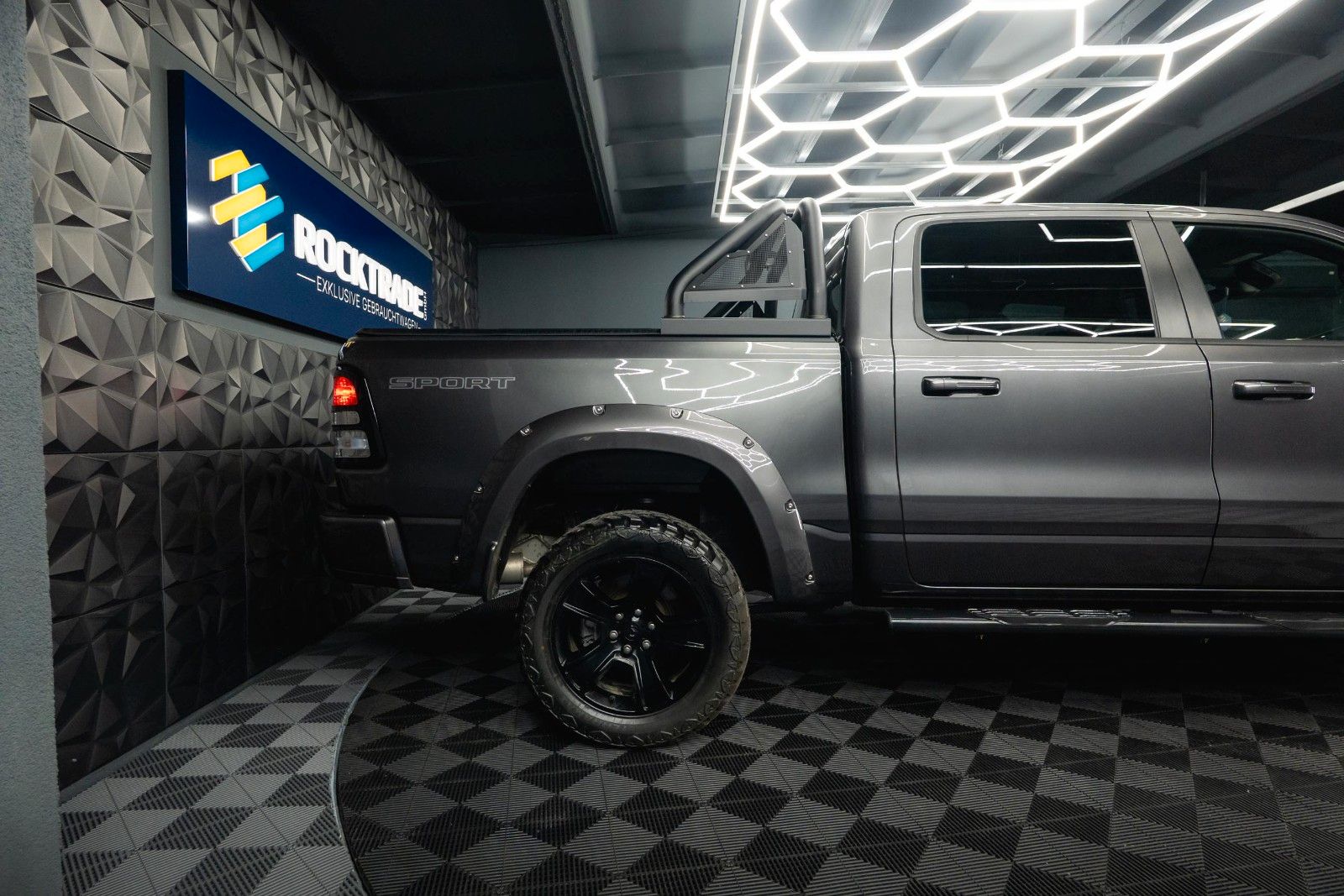 Dodge RAM 5.7 V8 HEMI 4x4 OFFROAD Night-Paket *LED*19%