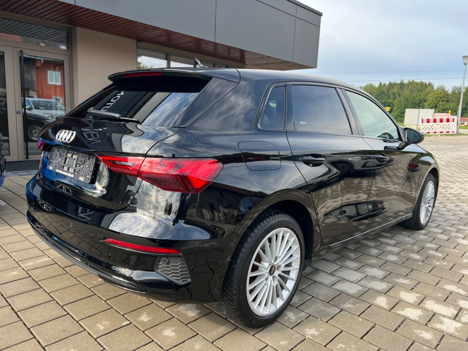 Audi A3 35 TFSI advanced - Samsaru's Car Outlet
