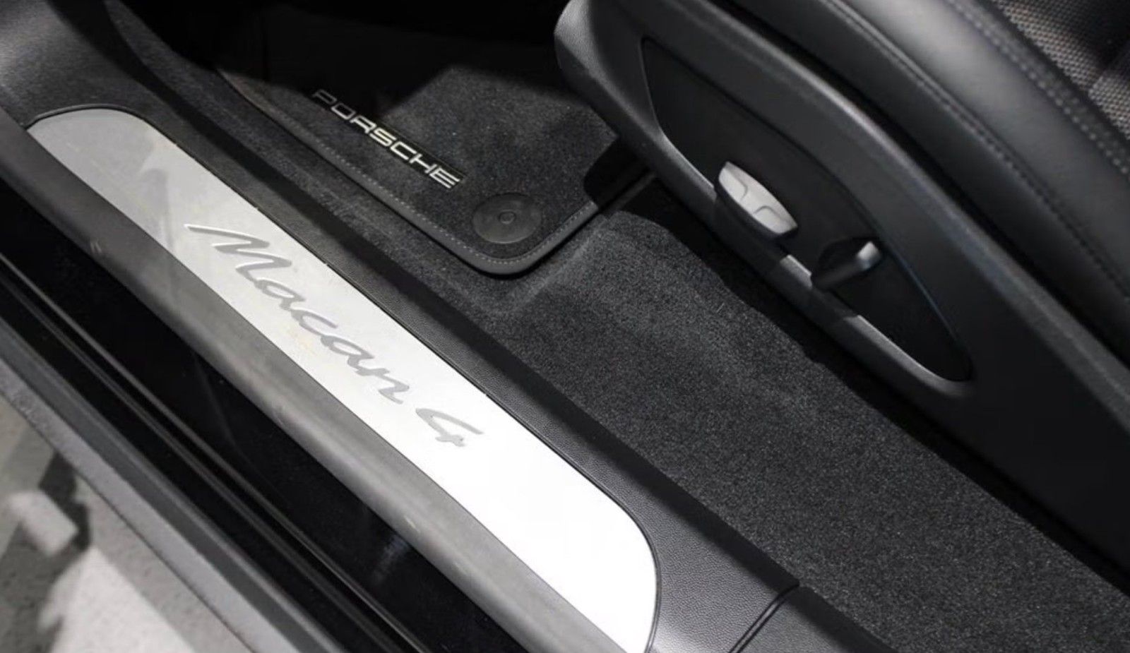 Porsche Macan Electric BOSE*AHK*L-HEIZBAR