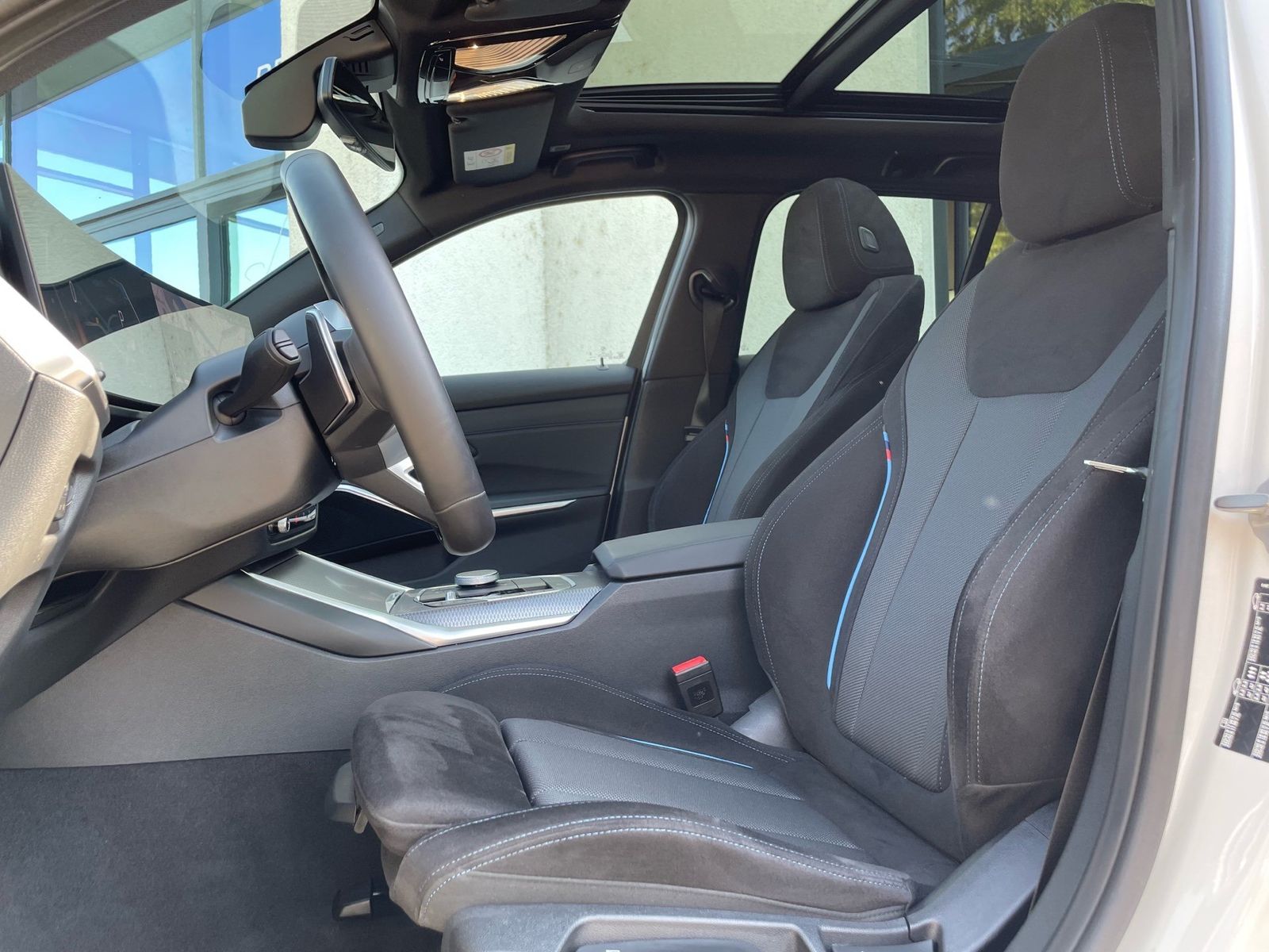 BMW 320d Touring M Sport || Pano Head-Up HiFi 360°