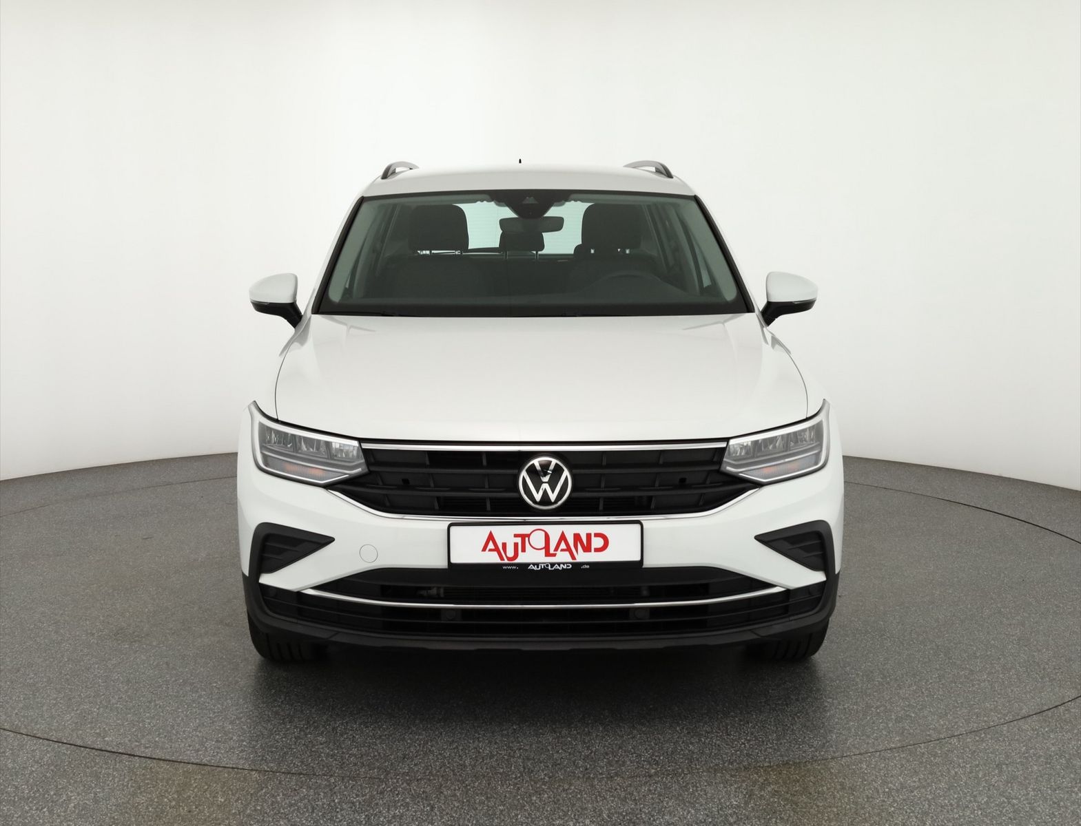 Volkswagen Tiguan 1.5 TSI Life - Samsaru's Car Outlet