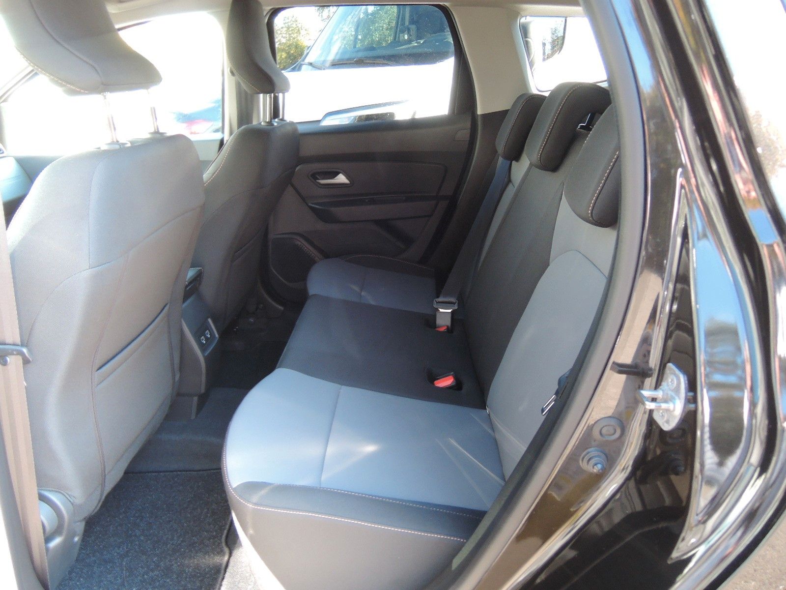 Dacia Duster TCe 150 EDC Extreme - Samsaru's Car Outlet