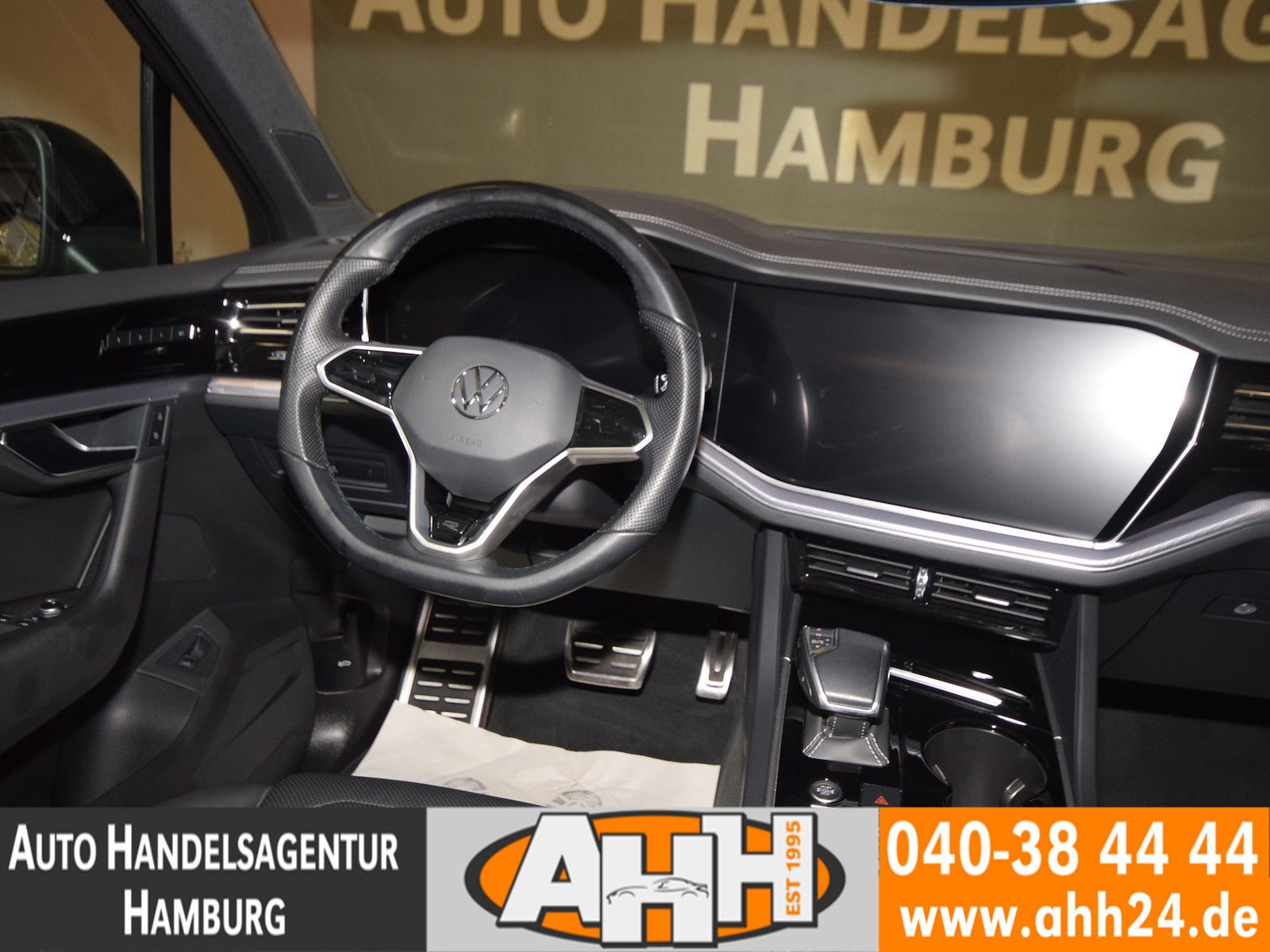 Volkswagen Touareg 3.0 TSI 4M R-LINE - Samsaru's Car Outlet