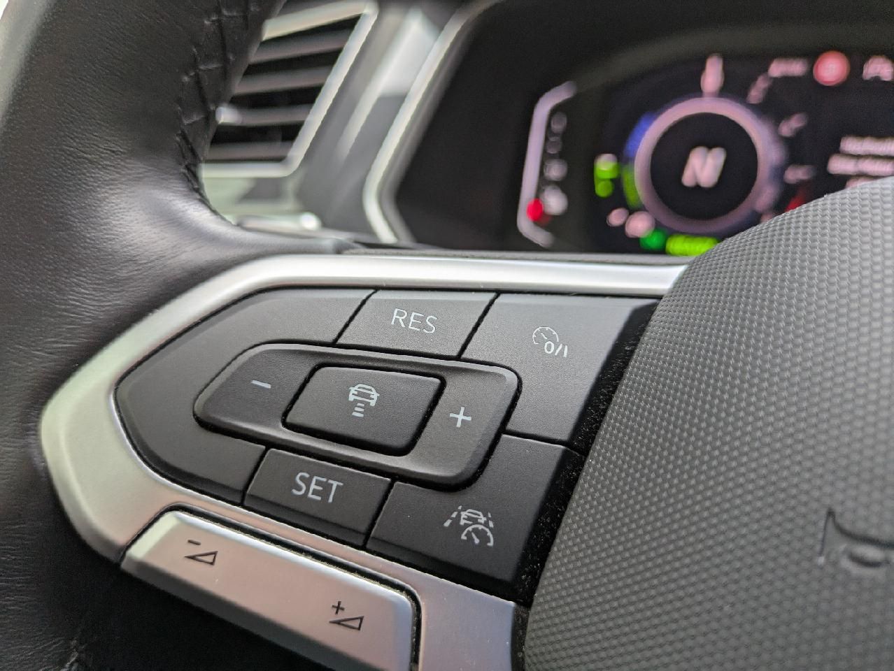 Volkswagen Tiguan Elegance 1.4 TSI eHybrid DSG - Samsaru's Car Outlet