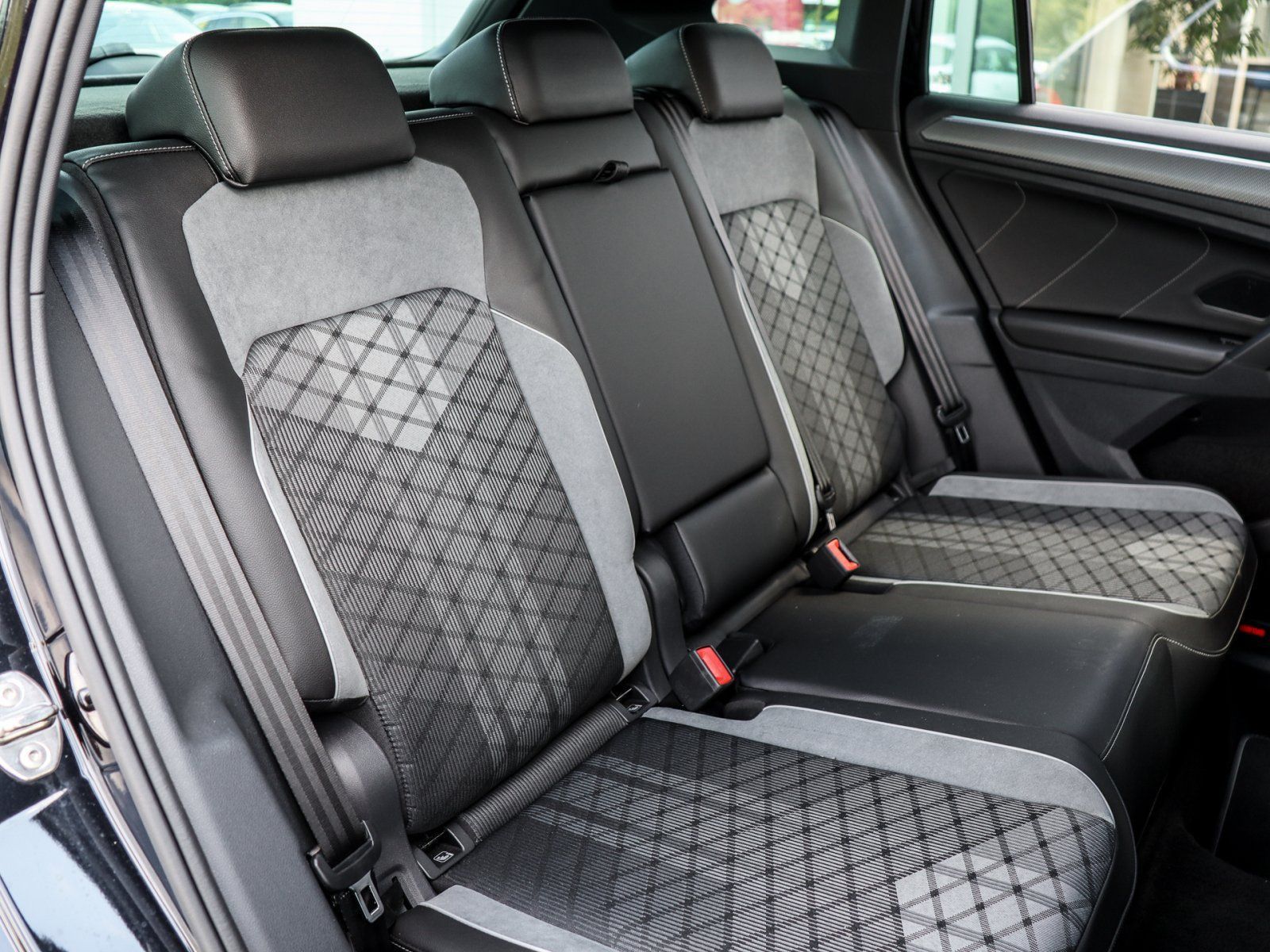 Volkswagen Tiguan R-Line 1.5 TSI DSG - Samsaru's Car Outlet