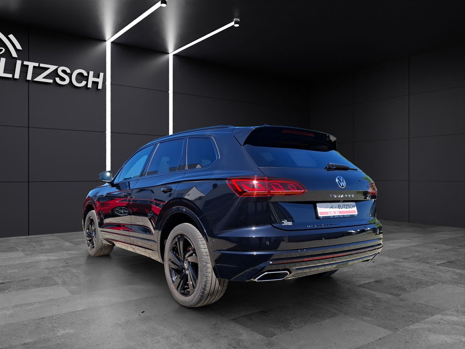 Volkswagen Touareg TDI R-Line 4M - Samsaru's Car Outlet