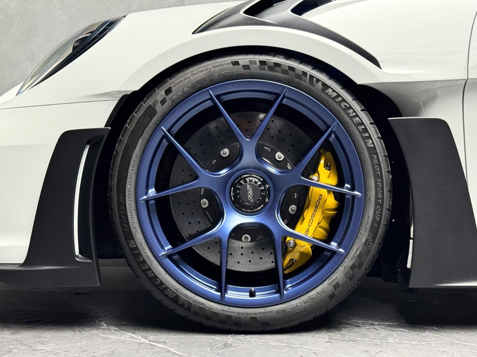 Porsche 992 GT3 RS - Samsaru's Car Outlet