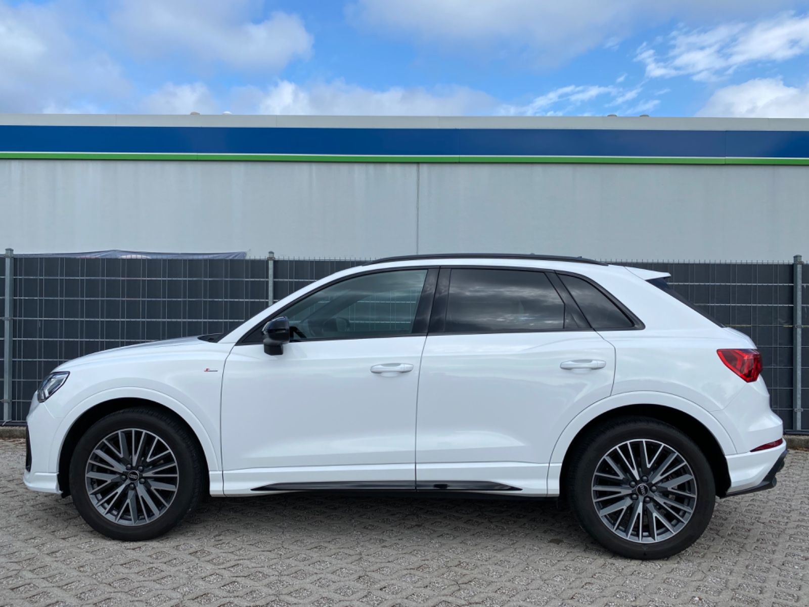Audi Q3 35 TDI quattro S tronic S line - Samsaru's Car Outlet