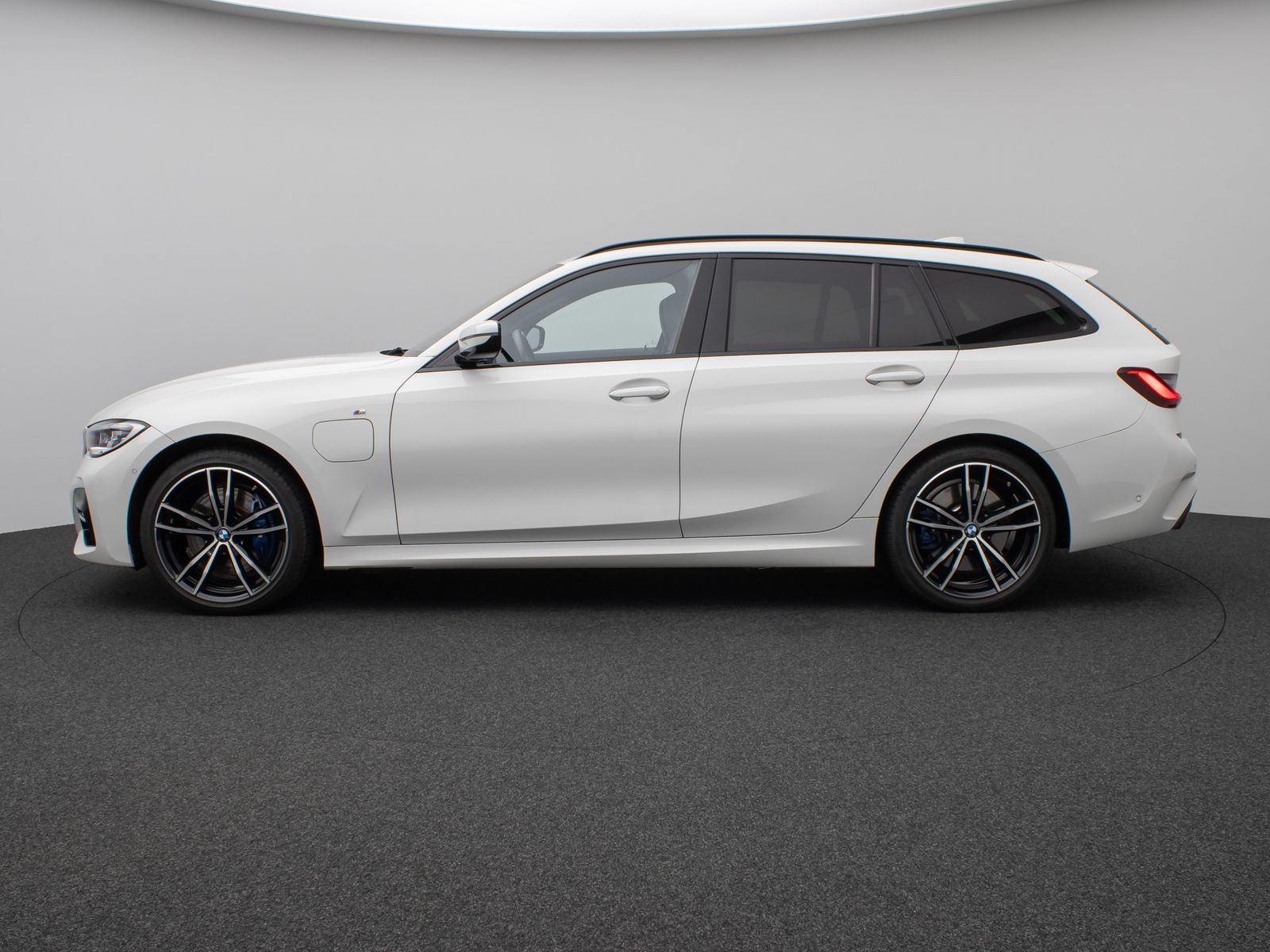 BMW 330e M Sport - Samsaru's Car Outlet