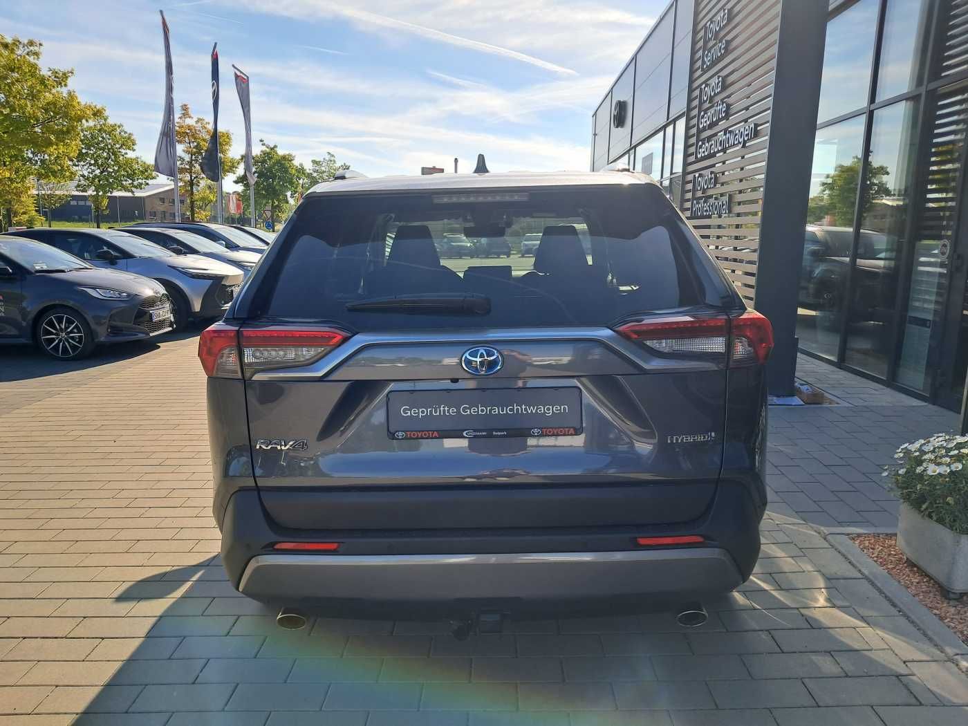 Toyota RAV4 Hybrid 4x4 - Samsaru's Car Outlet