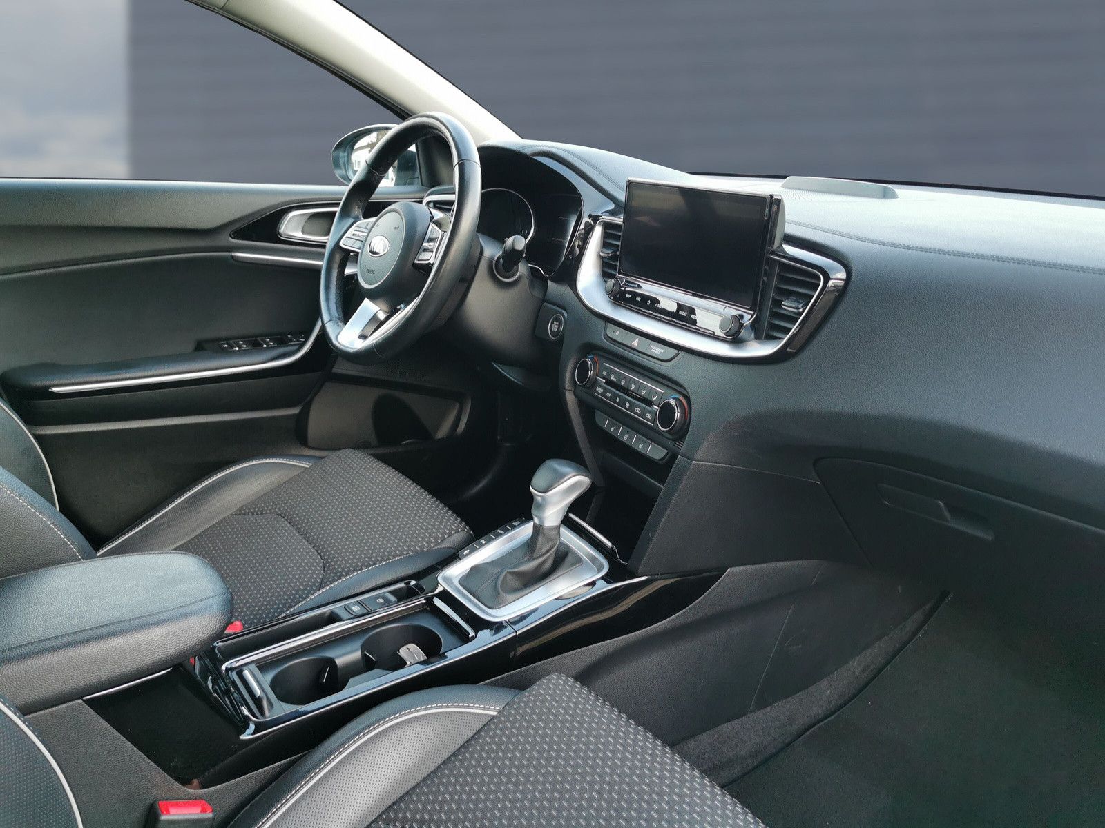 Kia XCeed 1.6 PHEV DCT Spirit - Samsaru's Car Outlet