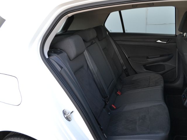Volkswagen Golf VIII 1.5 TSI Style - Samsaru's Car Outlet
