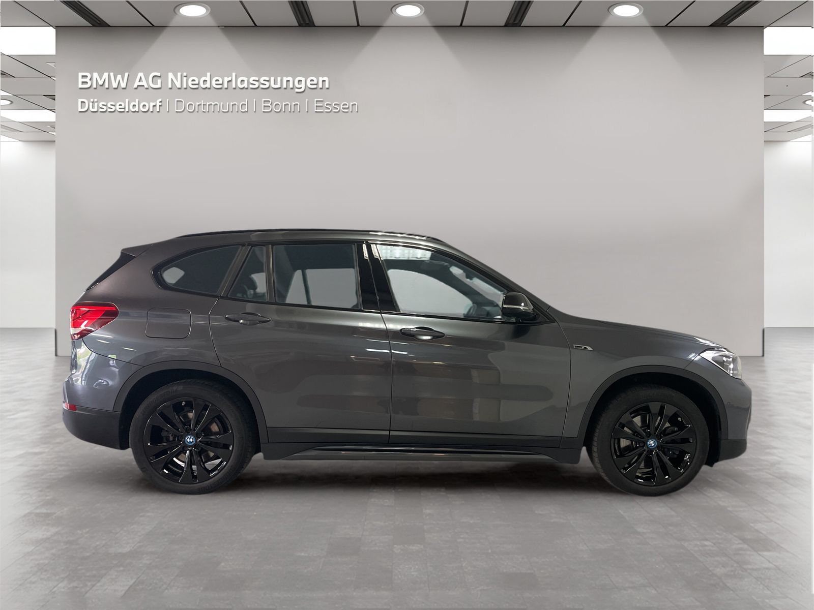 BMW X1 xDrive25e Sport Line - Samsaru's Car Outlet