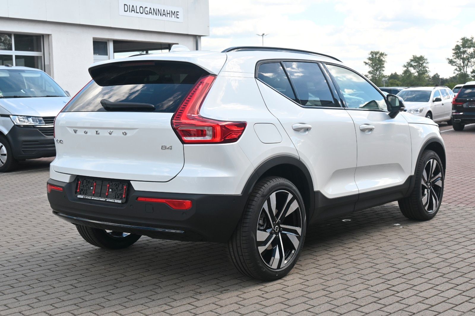 Volvo XC40 B4 DKG Plus Dark*H&K*FSHZG*360°*ACC*AHK