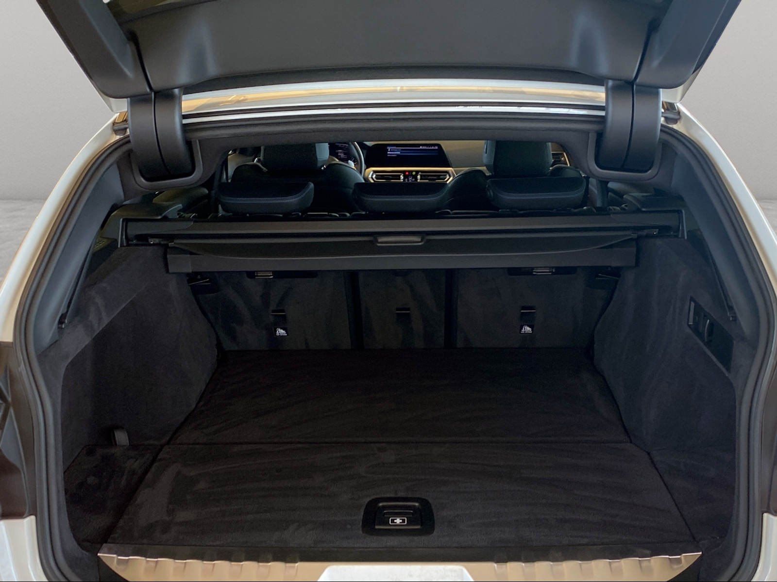 BMW 330e Touring M Sport - Samsaru's Car Outlet