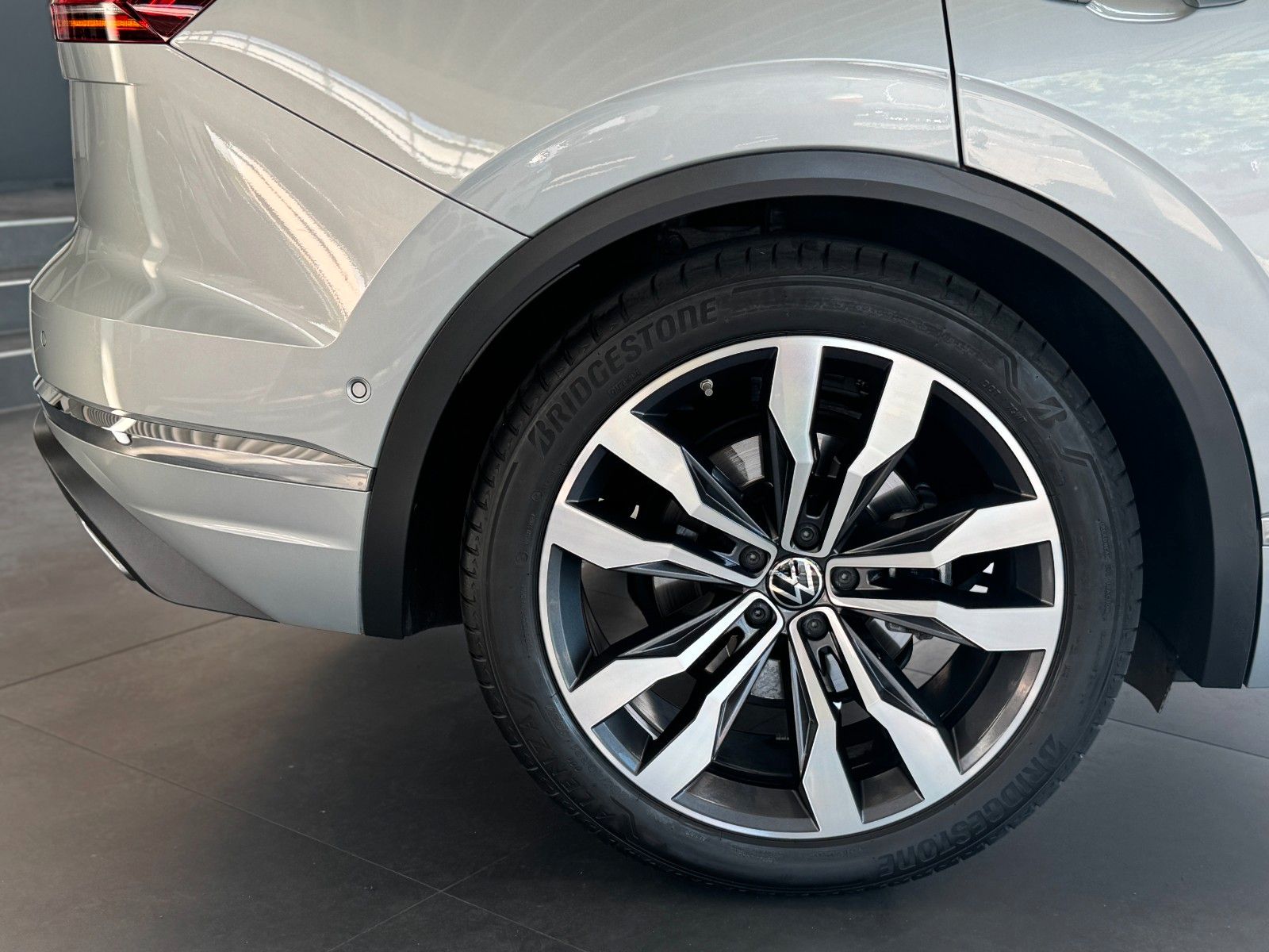 Volkswagen Touareg 3.0TDI Elegance 4Motion - Samsaru's Car Outlet