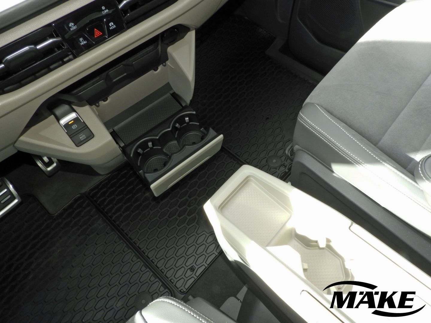 Volkswagen T7 Multivan Style 1.4eHybrid DSG - Samsaru's Car Outlet