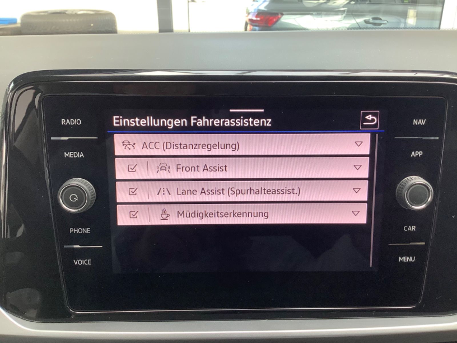 Volkswagen T-Roc Life DSG - Samsaru's Car Outlet