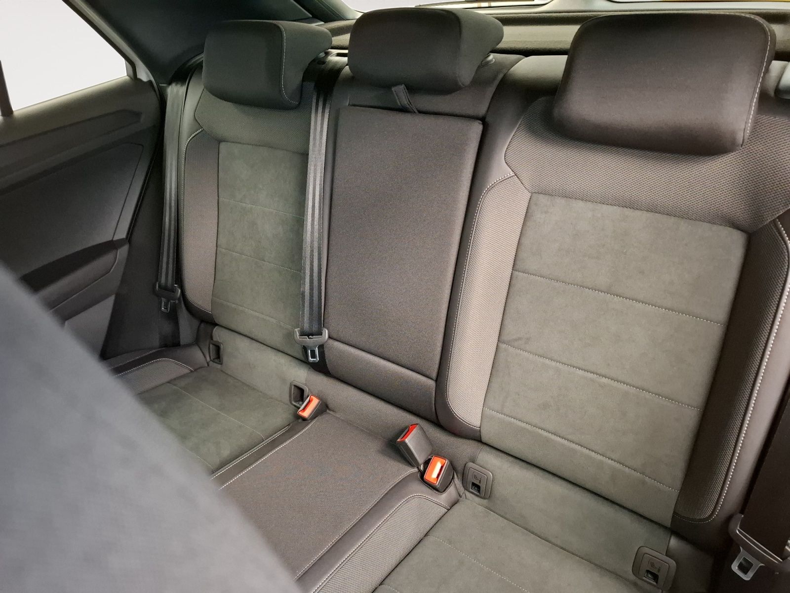 Volkswagen T-Roc 1.5 TSI Style - Samsaru's Car Outlet