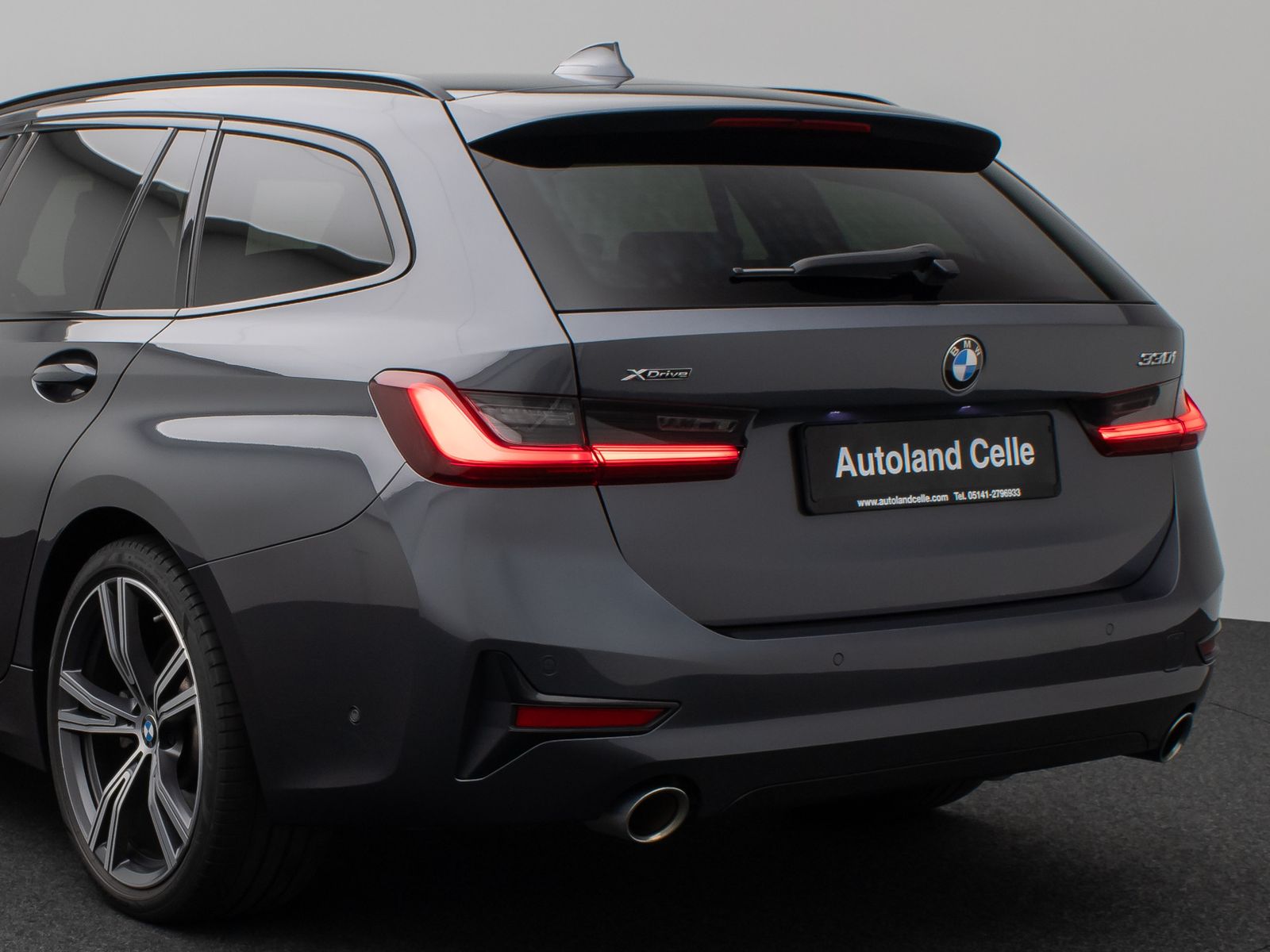 BMW 330i xD SportLine - Samsaru's Car Outlet
