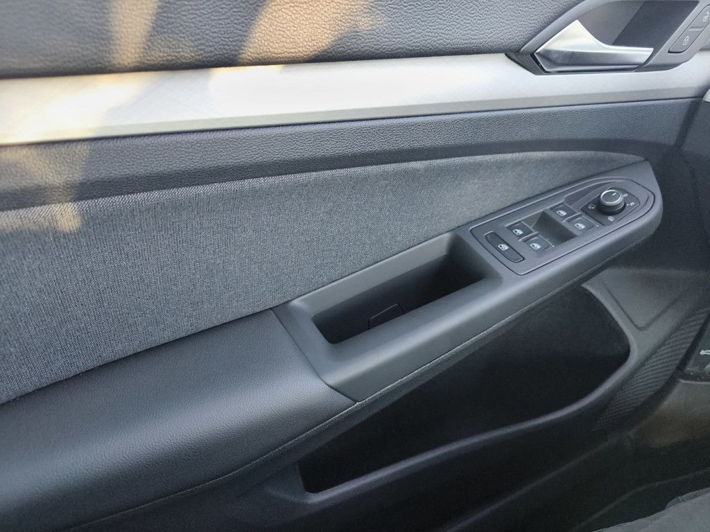 Volkswagen Golf VIII Variant Life - Samsaru's Car Outlet