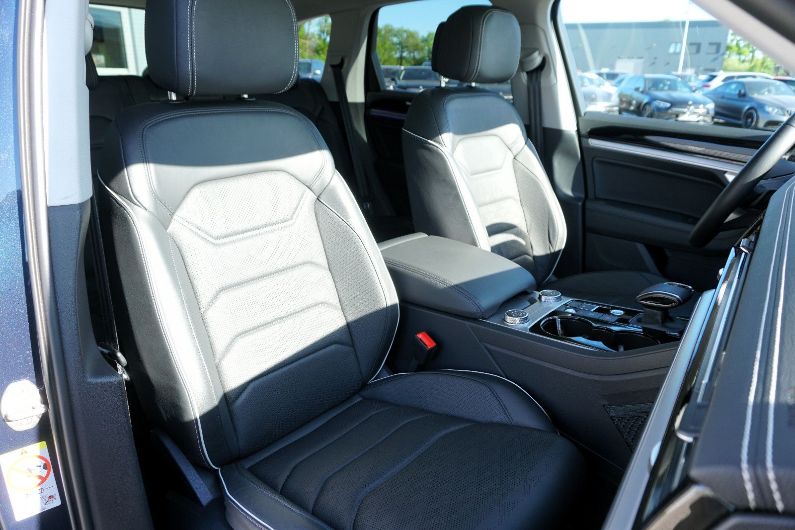 Volkswagen Touareg Elegance 4Motion - Samsaru's Car Outlet
