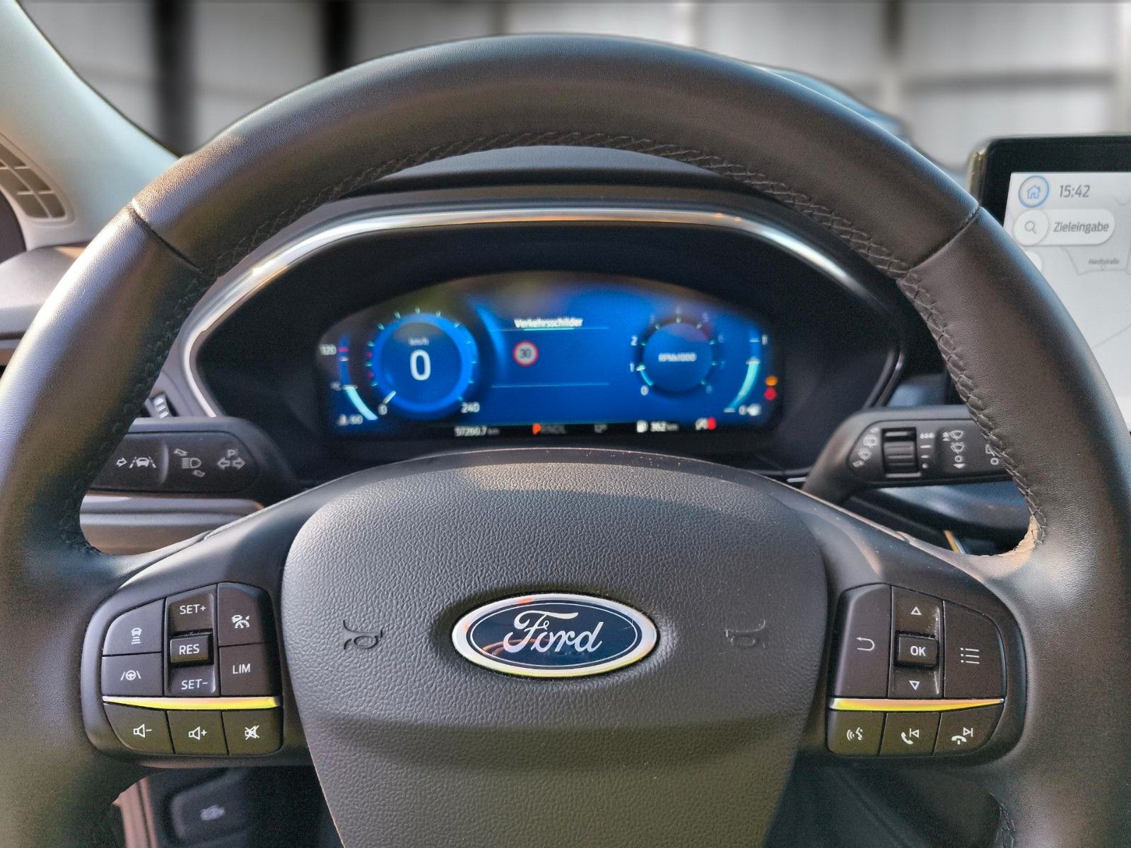 Ford Focus Lim. Active X NAVI LED ACC TOP ZUSTAND