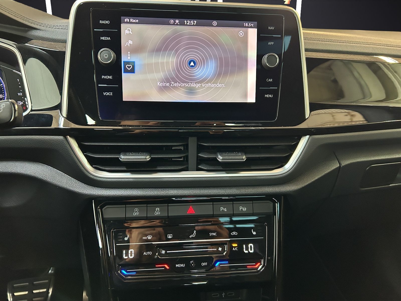 Volkswagen T-Roc R 4M DSG - Samsaru's Car Outlet