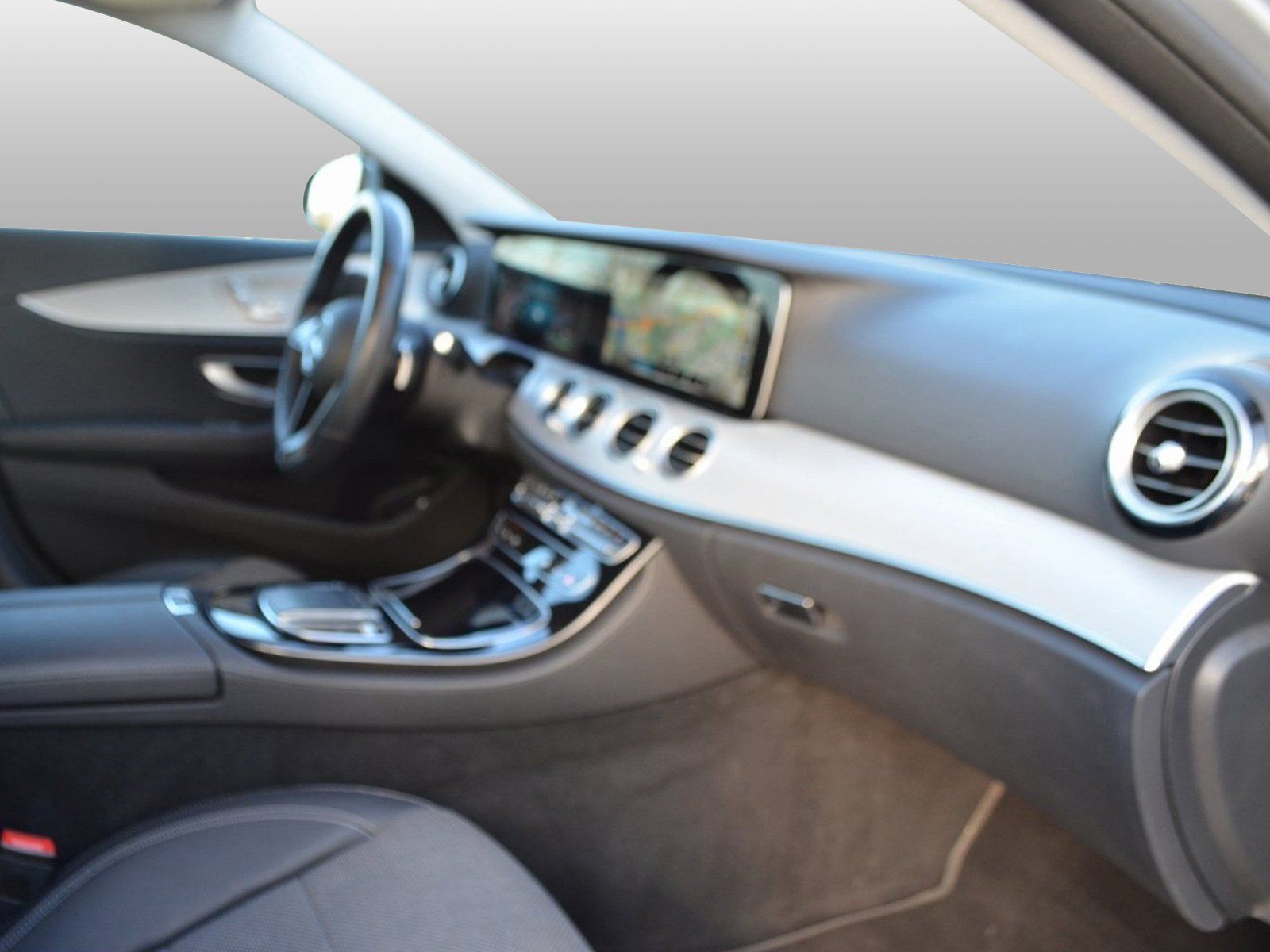 Mercedes-Benz E 300 de Exclusive 4M - Samsaru's Car Outlet