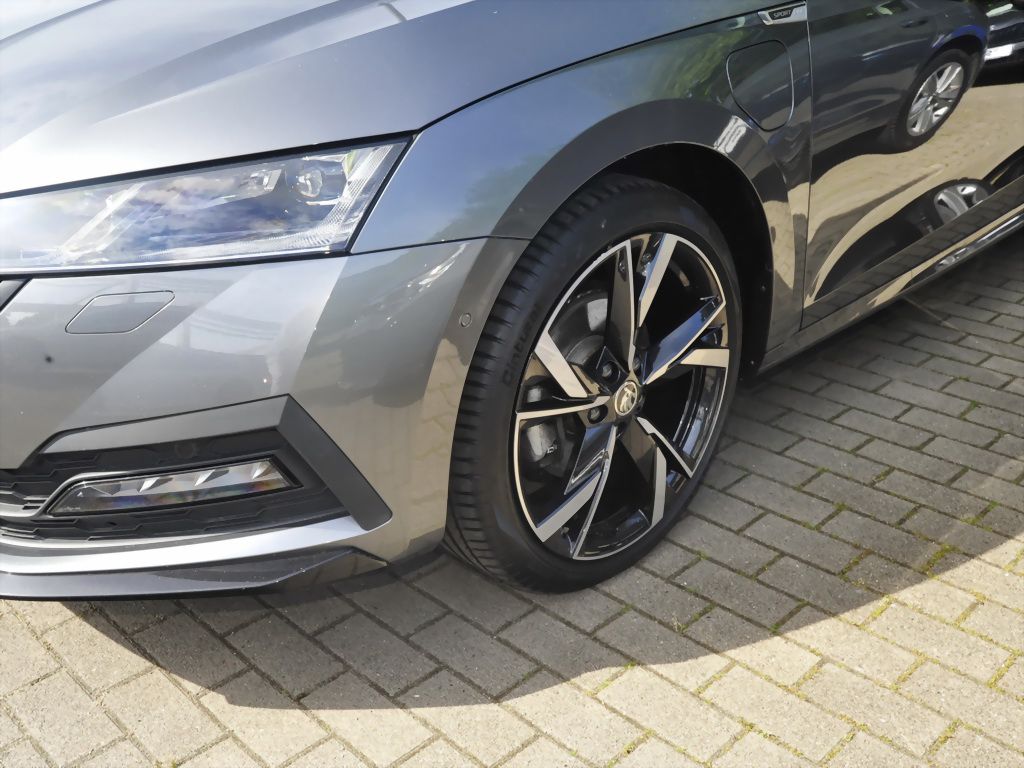 Skoda Octavia Combi 1.4TSI iV Sportline Matrix DCC AHK