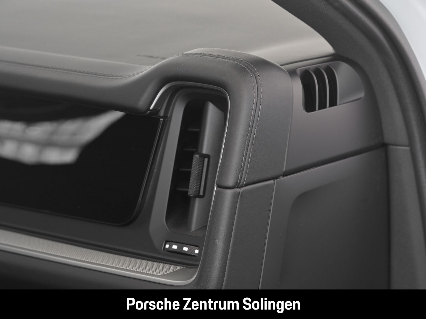 Porsche Cayenne E-Hybrid Coupe 22'' AGA HEADUP SPORT DES