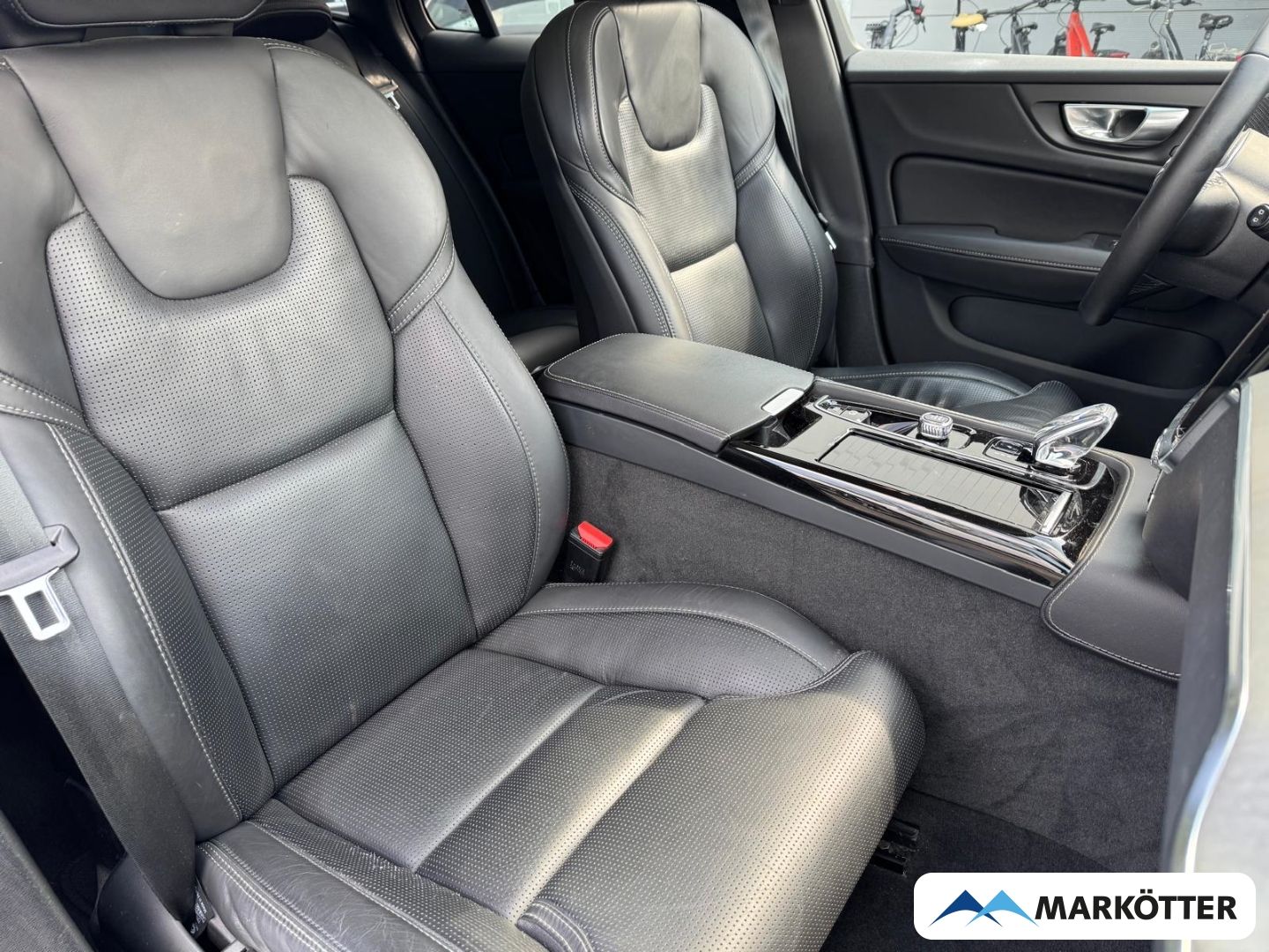 Volvo V60 T8 Recharge AWD Ultimate Dark 360CAM/AHK/ACC