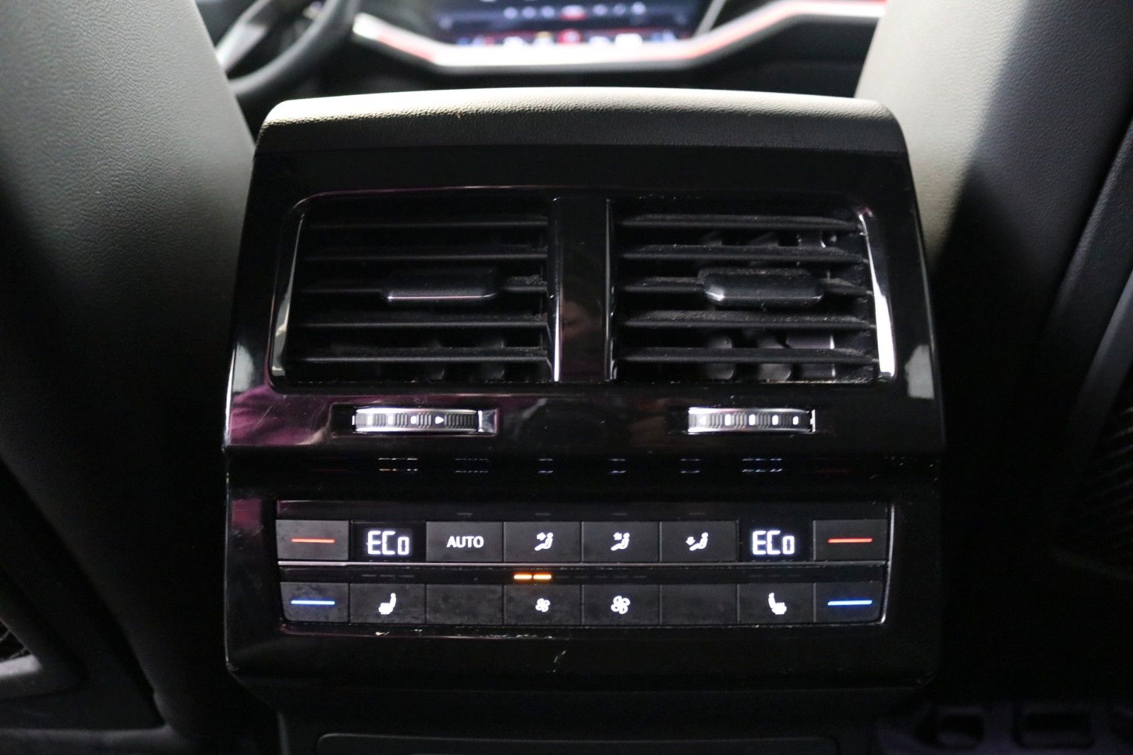 Volkswagen Touareg R-Line Luft AHK Matrix Pano 360° STHZ