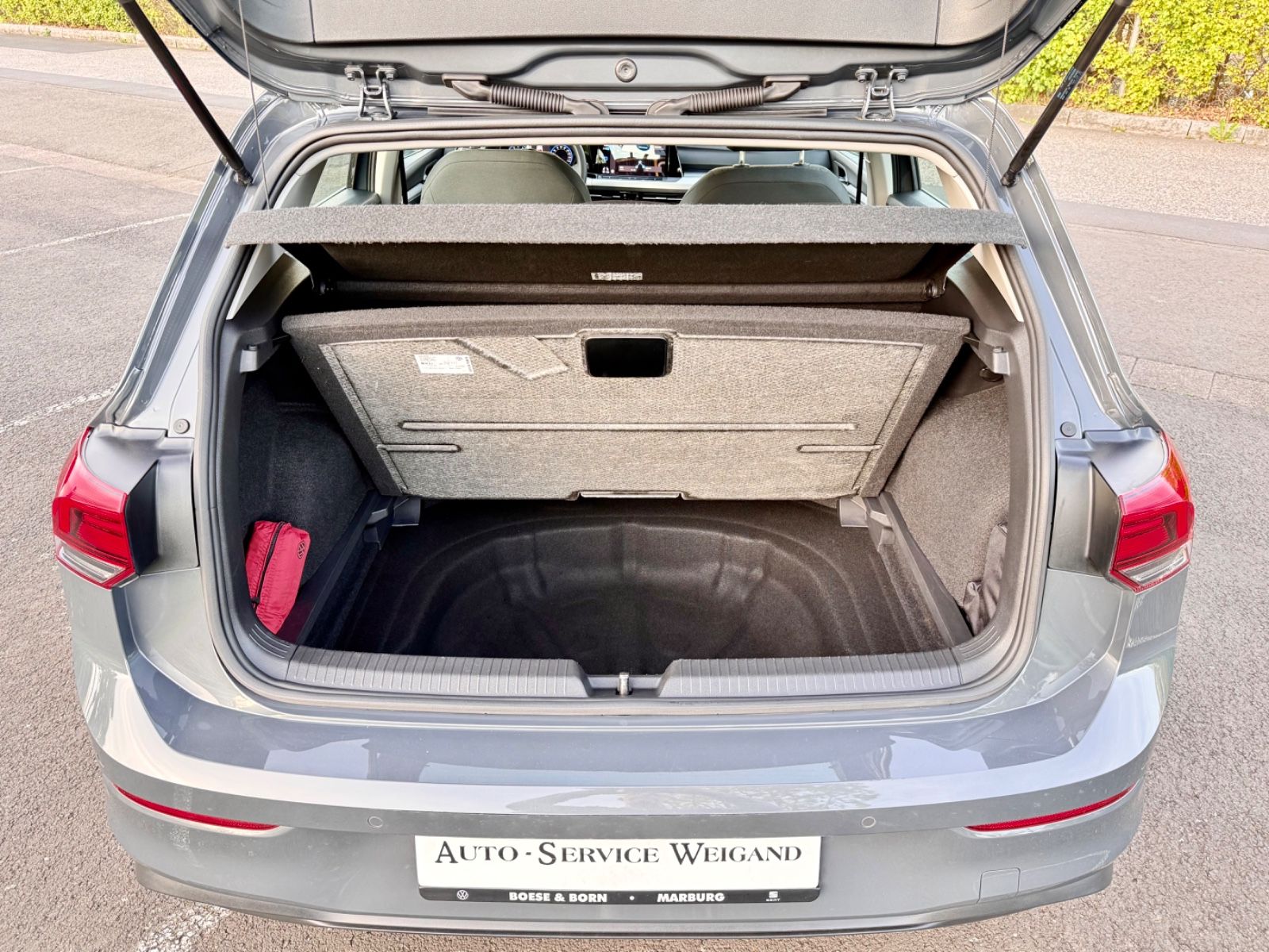 Volkswagen Golf VIII Life Edition - Samsaru's Car Outlet