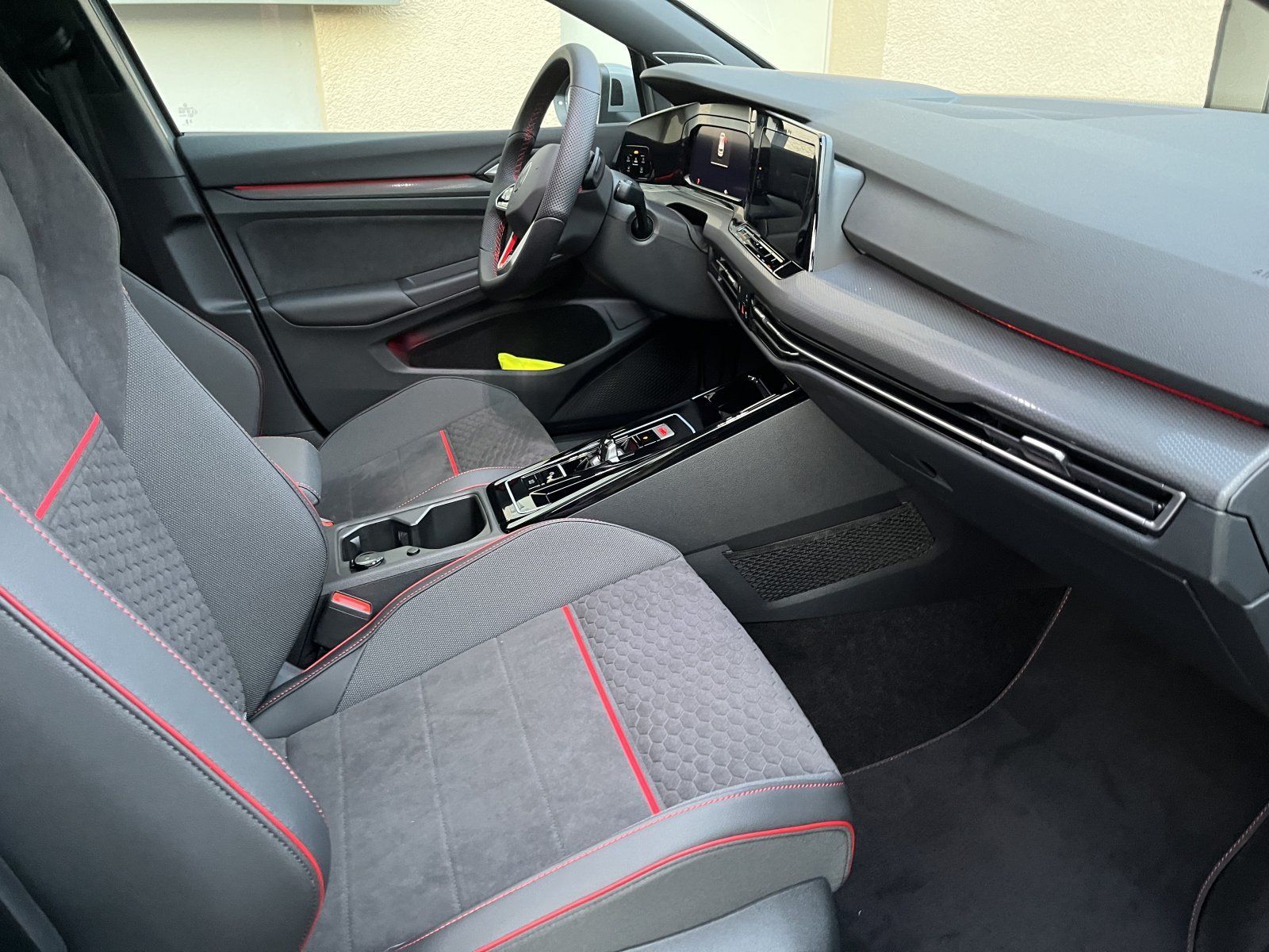 Volkswagen Golf 8 VIII GTI Clubsport - Samsaru's Car Outlet