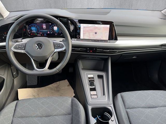 Volkswagen Golf VIII 1.5 eTSI Life - Samsaru's Car Outlet