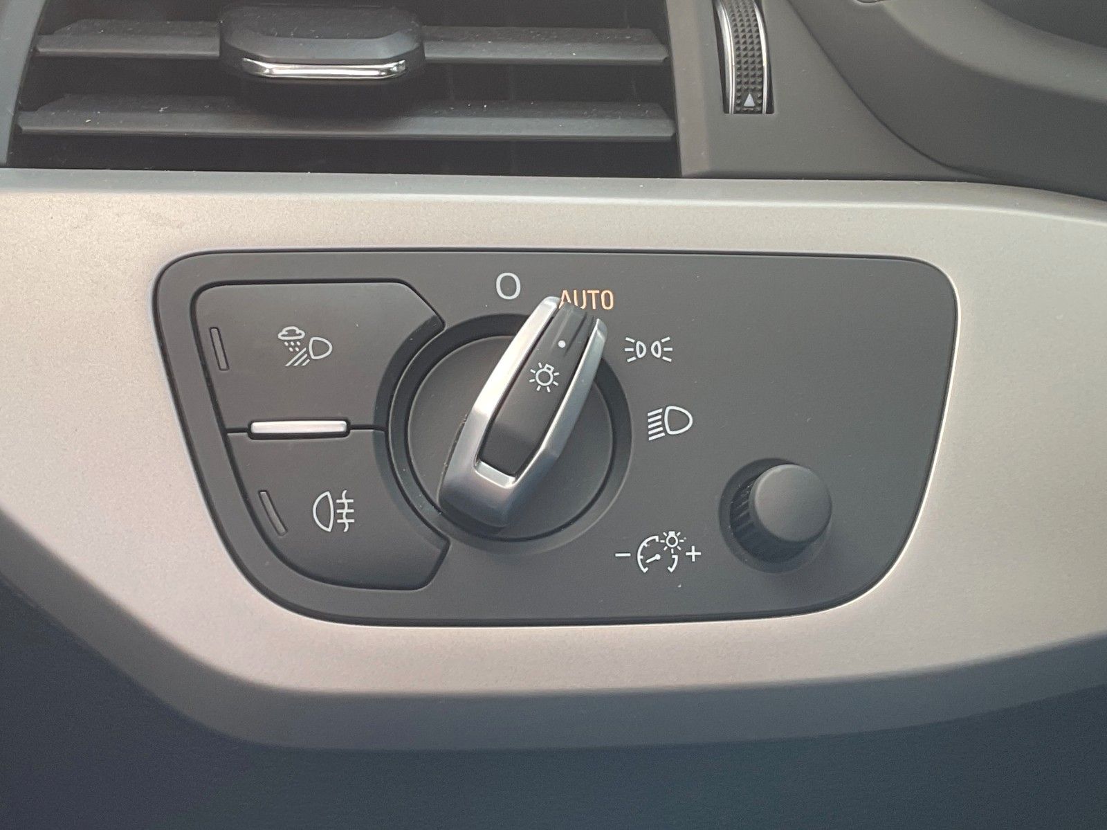 Audi A4 Av.40 TDI quattro S-Tr. - Samsaru's Car Outlet