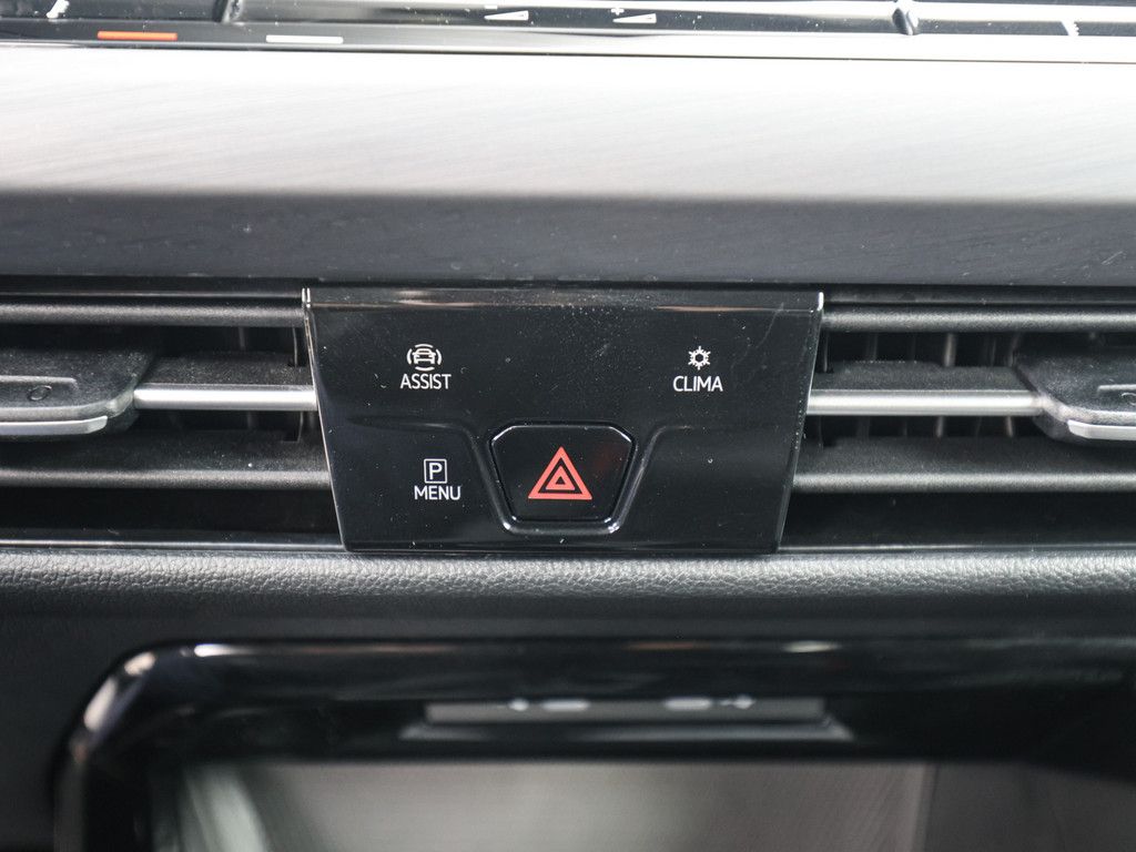 Volkswagen Golf VIII 1.5 e TSI Style DSG - Samsaru's Car Outlet